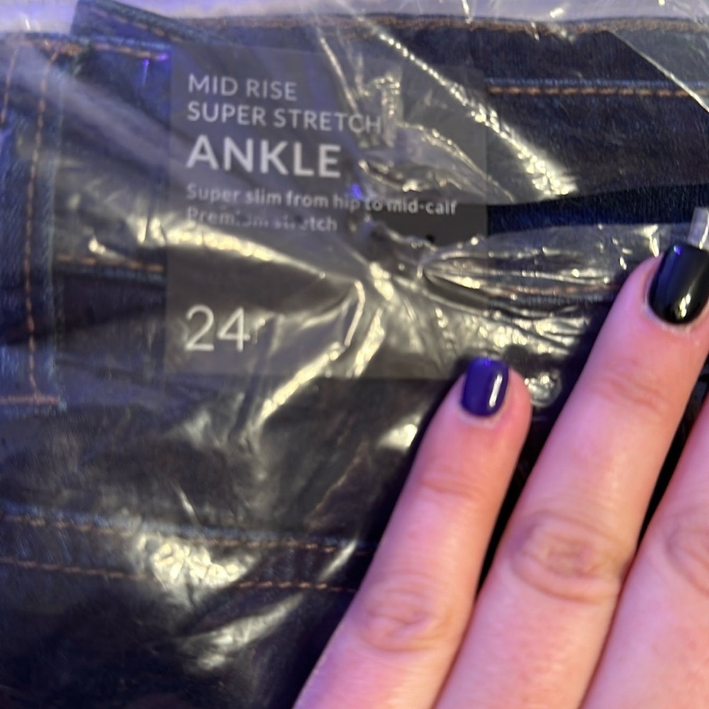 NWT DARK WASH JEAN ANKLE MIDRISE SUPER STRETCH